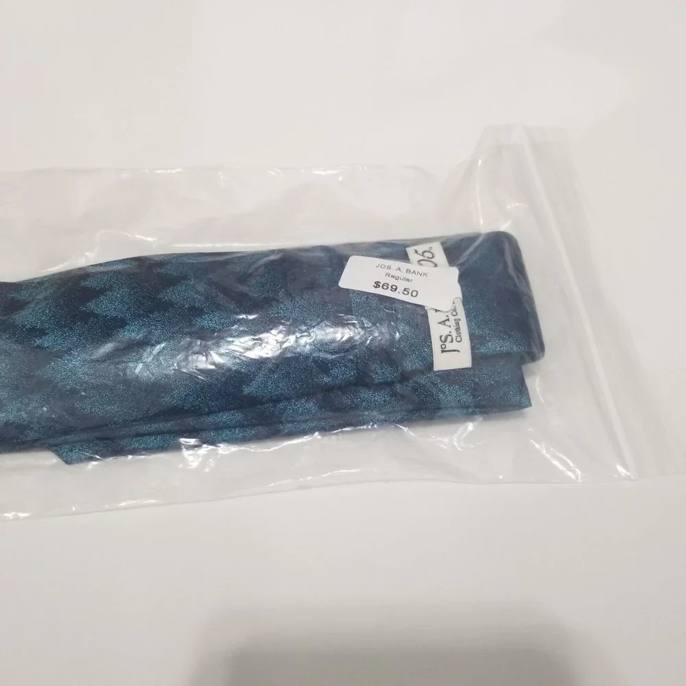 NWT Jos. A Bank Gradient Zigzags Tie Size‎ Regular Color TEAL